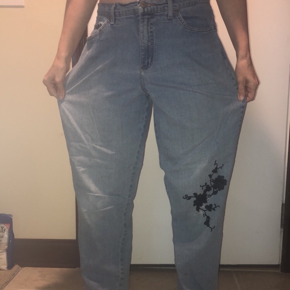 Baggy Mom Jeans - Picture 2 of 3